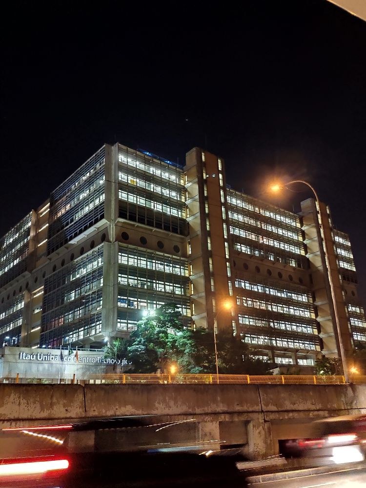 Itaú CTO – Centro Tecnológico à noite